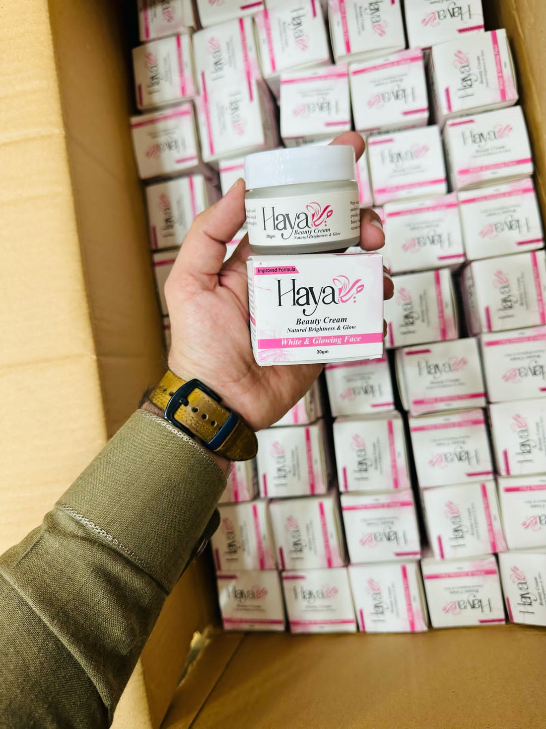 Haya Beauty Cream By Rabi Pirzada Advanced Whitening & Glowing Skin for Men & Women - 30g